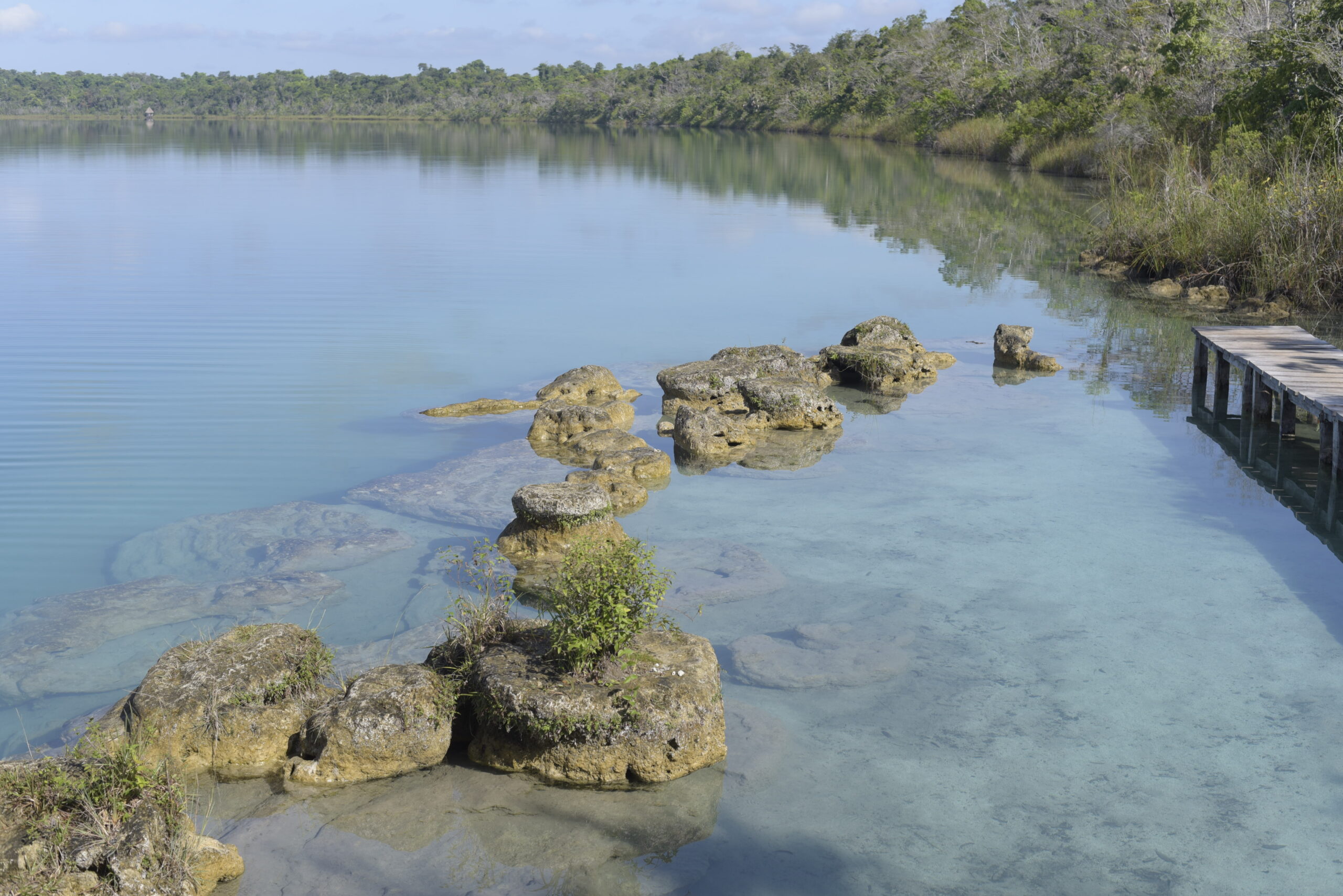 Orilla de la Laguna Lachuá