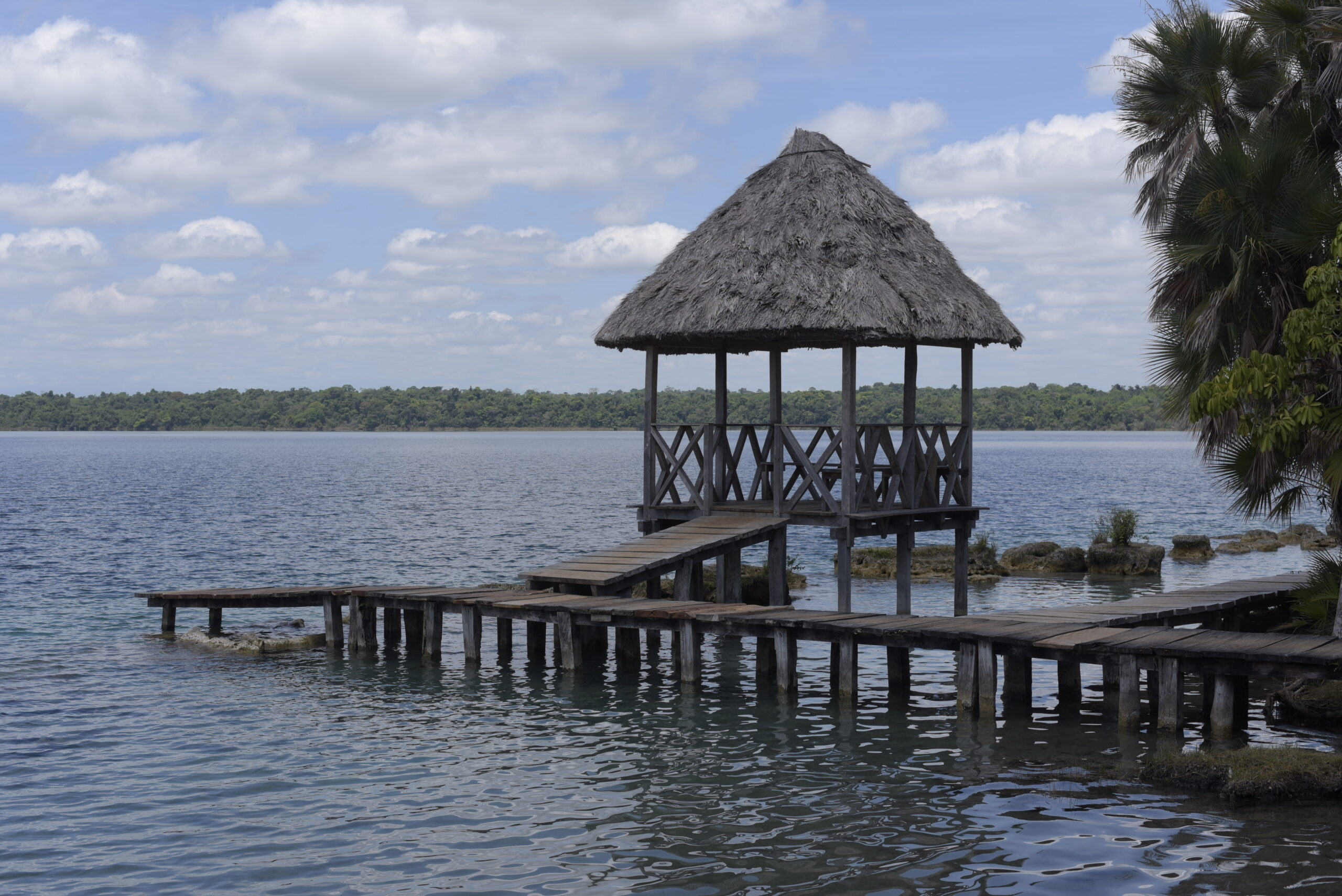 Muelle en la Laguna Lachuá
