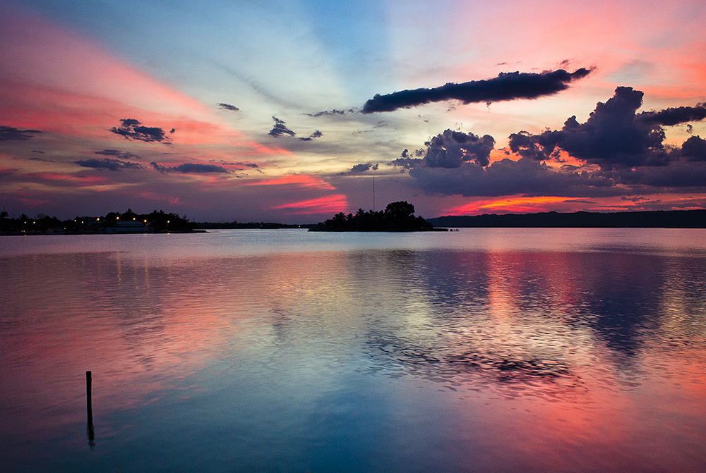 Atardecer en el lago Petén Itzá